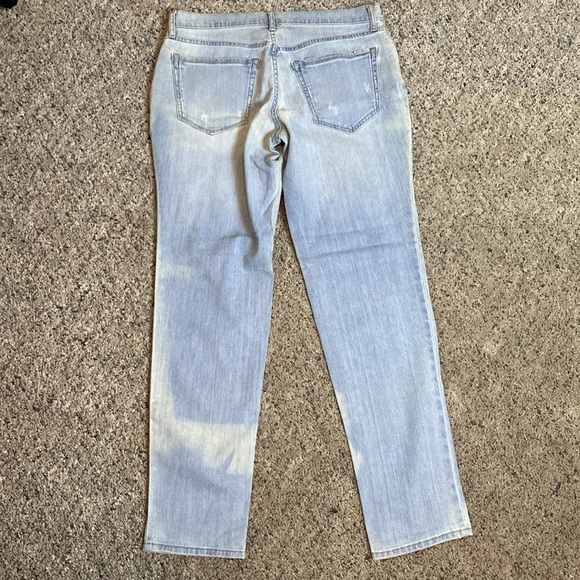 Eddie Bauer Boyfriend Distressed Mid Rise Random Fading Light Blue Jeans 6 NWOT - Picture 5 of 14